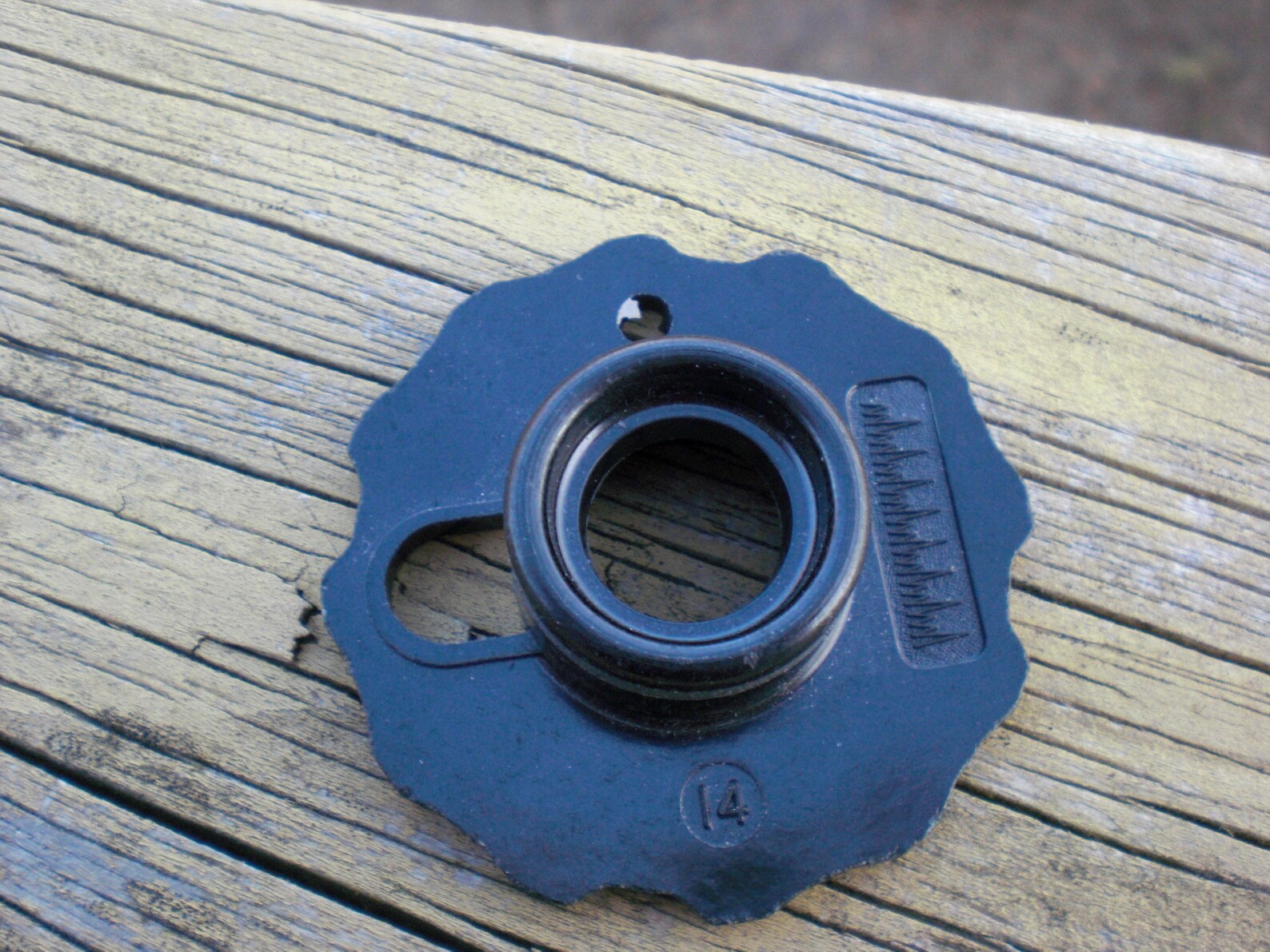 Vintage Singer Top Hat Cam 14 COMB STITCH Fashion Accessory Disc Sewing