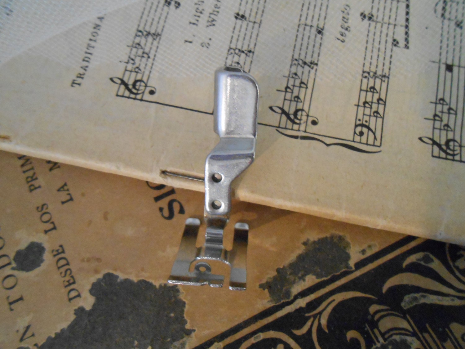 Singer Slant Shank Sewing Machine Special Purpose Foot Zigzag Satin Stitch  Applique Button Simanco 161167