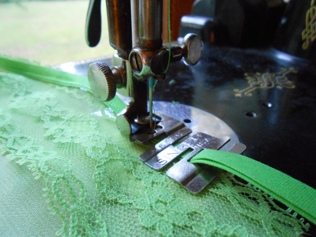 Vtg Singer EDGE STITCHER Foot Featherweight Sewing Machine Attachment