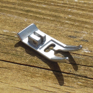 Vtg Singer Zig Zag Slant Snap On Foot Sewing Machine Attachment #183710 401 500 501 600 601 700 750 900