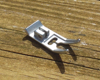 Singer #409379 Slant Shank Snap on 5mm Zigzag Foot for