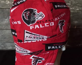 Les Falcons d'Atlanta portent un bonnet de soudage rouge réversible à noir