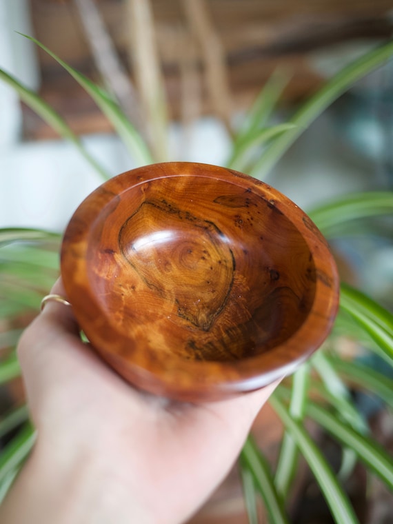 Round Thuya Wood Jewelry Box