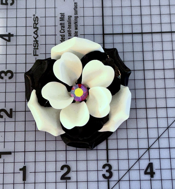 Stunning Black and White Dimensional Enamel Flowe… - image 4