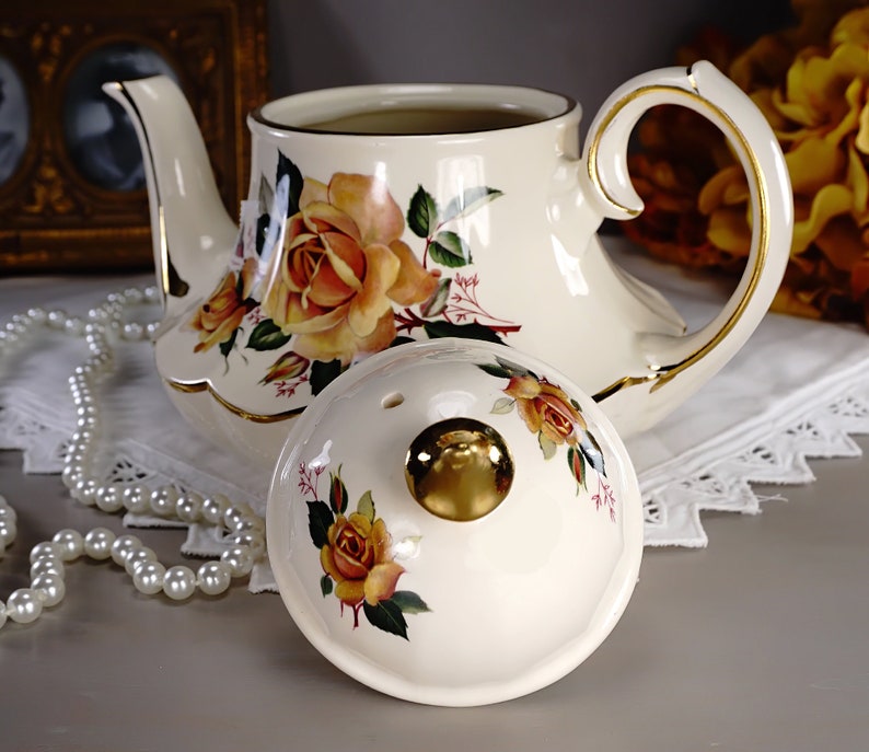 Sadler Carousel Teapot Floral Tea Pot Bell Shaped with Large Yellow Cabbage Roses 1940s Sadler Marquee Teapot Made in England