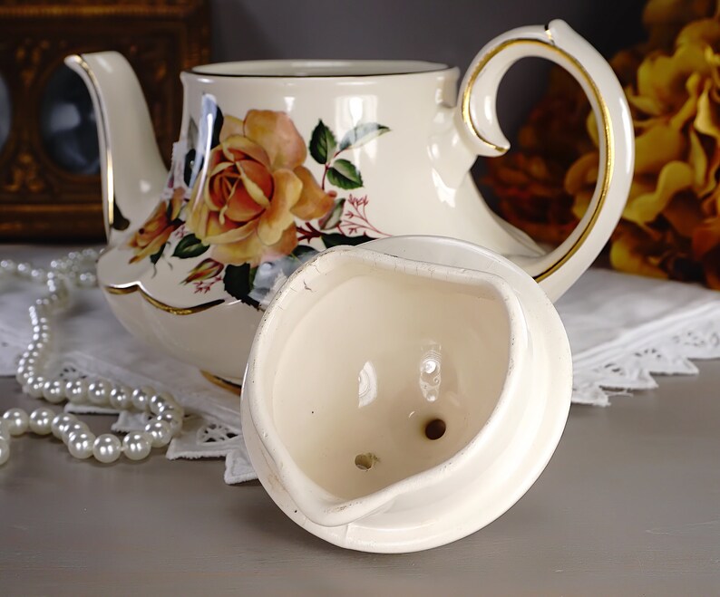 Sadler Carousel Teapot Floral Tea Pot Bell Shaped with Large Yellow Cabbage Roses 1940s Sadler Marquee Teapot Made in England