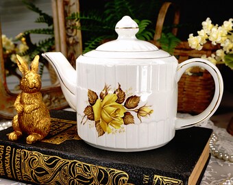 Tea for Two Small Roses in Yellow Tea for Two Small Roses in Yellow