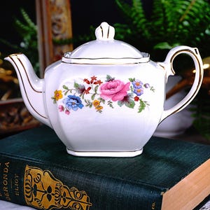 Small Sadler Cube Teapot, Pink Rose Floral, Miniature Tea for One, Gold Trim, Gift for Her, Made in England, Unused, 1937-40s