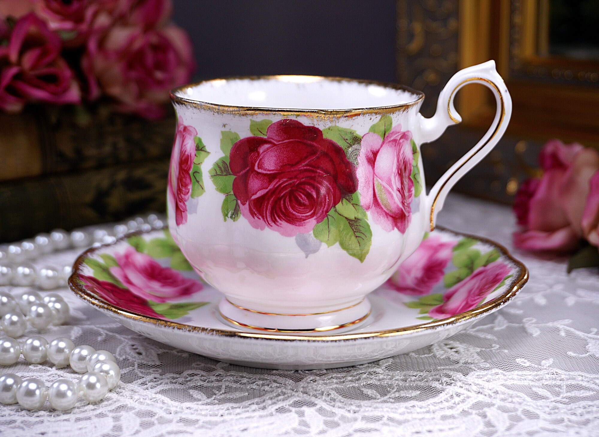 Royal Albert OLD ENGLISH ROSE Tea Cup and Saucer, Hampton Shape