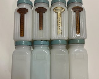 Lot de 8 pots à épices Griffith's Mid-Century en verre de lait avec couvercle bleu sauge/vert