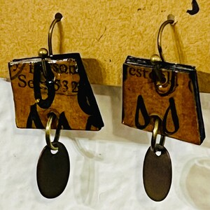Orecchini pendenti di carta realizzati con CARTA DIPINTA A MANO + carta riciclata - Gioielli di carta leggeri, unici nel loro genere, fatti a mano. Marrone + Nero.