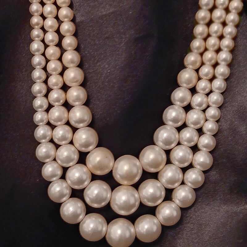 Gradient Faux Pearl Necklace