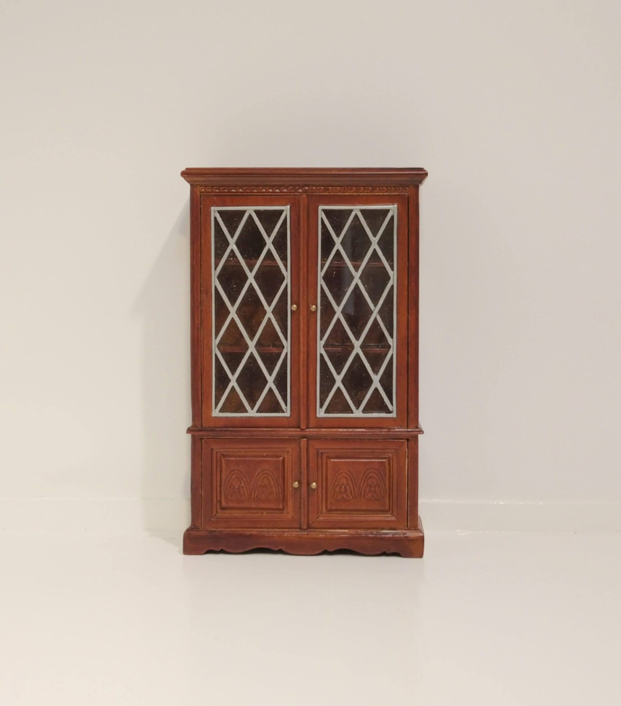 Miniature 1:24 Half Scale The /"Escala/" Display Cabinet For Dollhouse WN