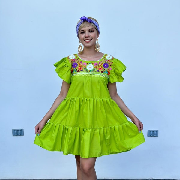 Robe mexicaine pour les fêtes, robe vert citron colorée avec des fleurs, tenue de plage, style sud-américain, robe d'été mexicaine, robe d'été bohème