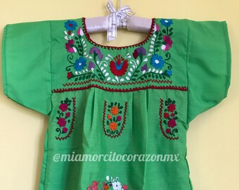 刺繍入りの伝統的なメキシコのベビーガールドレス、メキシコをテーマにしたパーティー、タコス・トゥーズデー、プエブラのチュニック、ココ、フィエスタ・メキシコドレス、フリーダスタイル