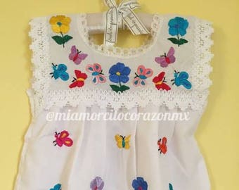 Vestido mexicano infantil com bordado floral e de borboletas, túnica mexicana branca, vestido infantil boho hippie, vestido bordado colorido, roupa de bebê