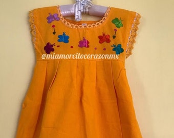 Vestido mexicano de musselina amarela bordada para bebê - Tamanho 2T, vestido para festa mexicana, borboletas coloridas