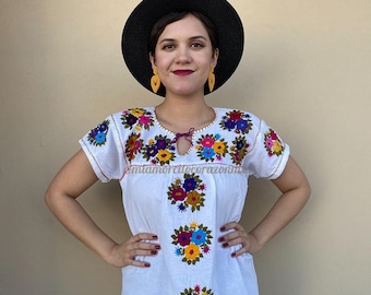 Bluzka haftowana ręcznie, meksykański top, koszula w stylu boho hippie, motyw kwiatowy, koszulka z motywem chiapas, kolorowy huipil, strój festiwalowy, cinco de mayo, etniczny, coco