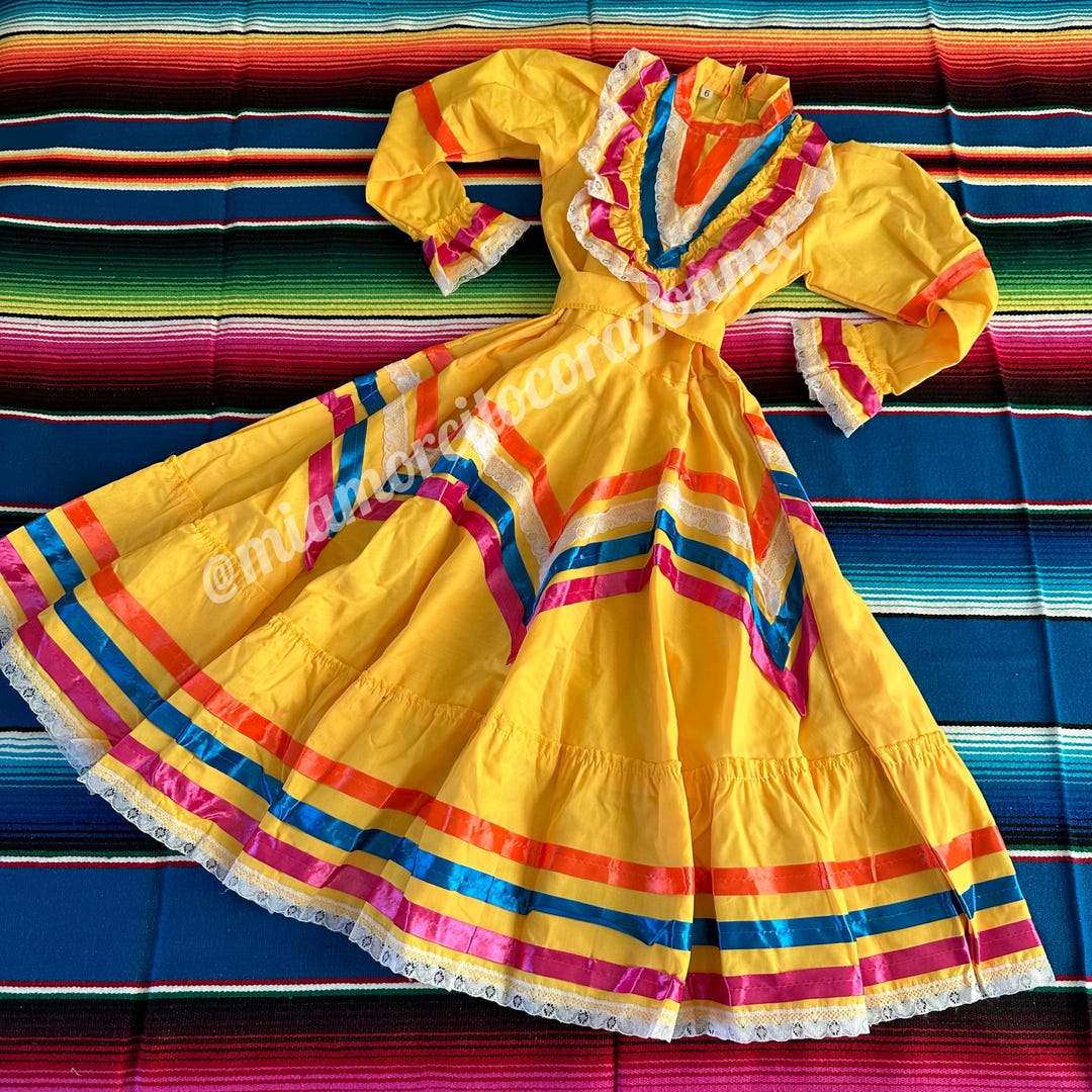 Vestido amarillo de Jalisco, traje tradicional de adelita, vestido