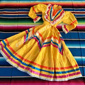 Yellow Jalisco dress, traditional adelita costume, colurful ribbon dress, escaramuza aesthetic, Mexican charreria outfit, folkloric dress