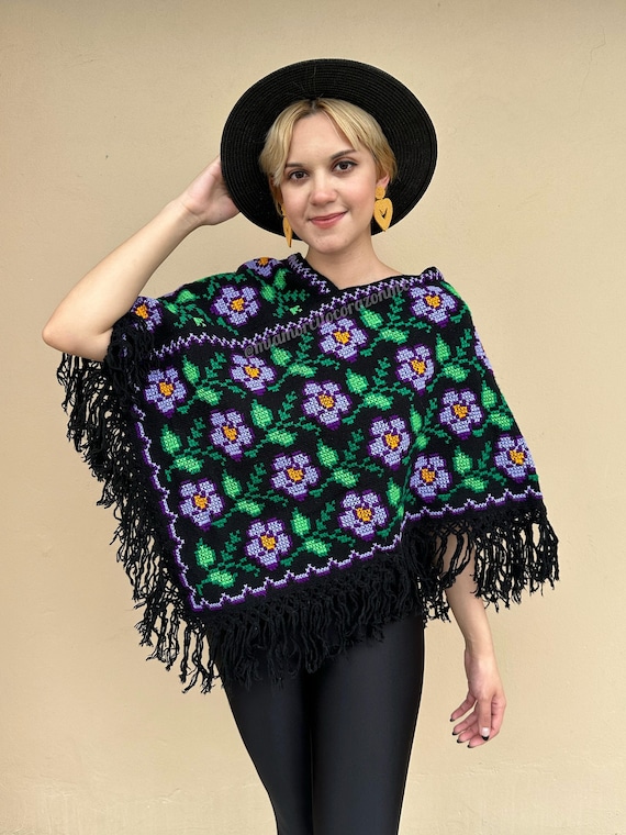 Floral embroidery Mexican poncho, black purple embroidered shawl, southwestern style cape, winter cover up, Puebla quexquemetl evening wrap
