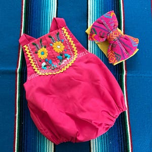 Rompertje verjaardagsfeestje Uno, met bloemen geborduurd zonnepak, taco twosday-outfit, cake smash cake, taco-feestthema, Mexicaanse babyoutfit