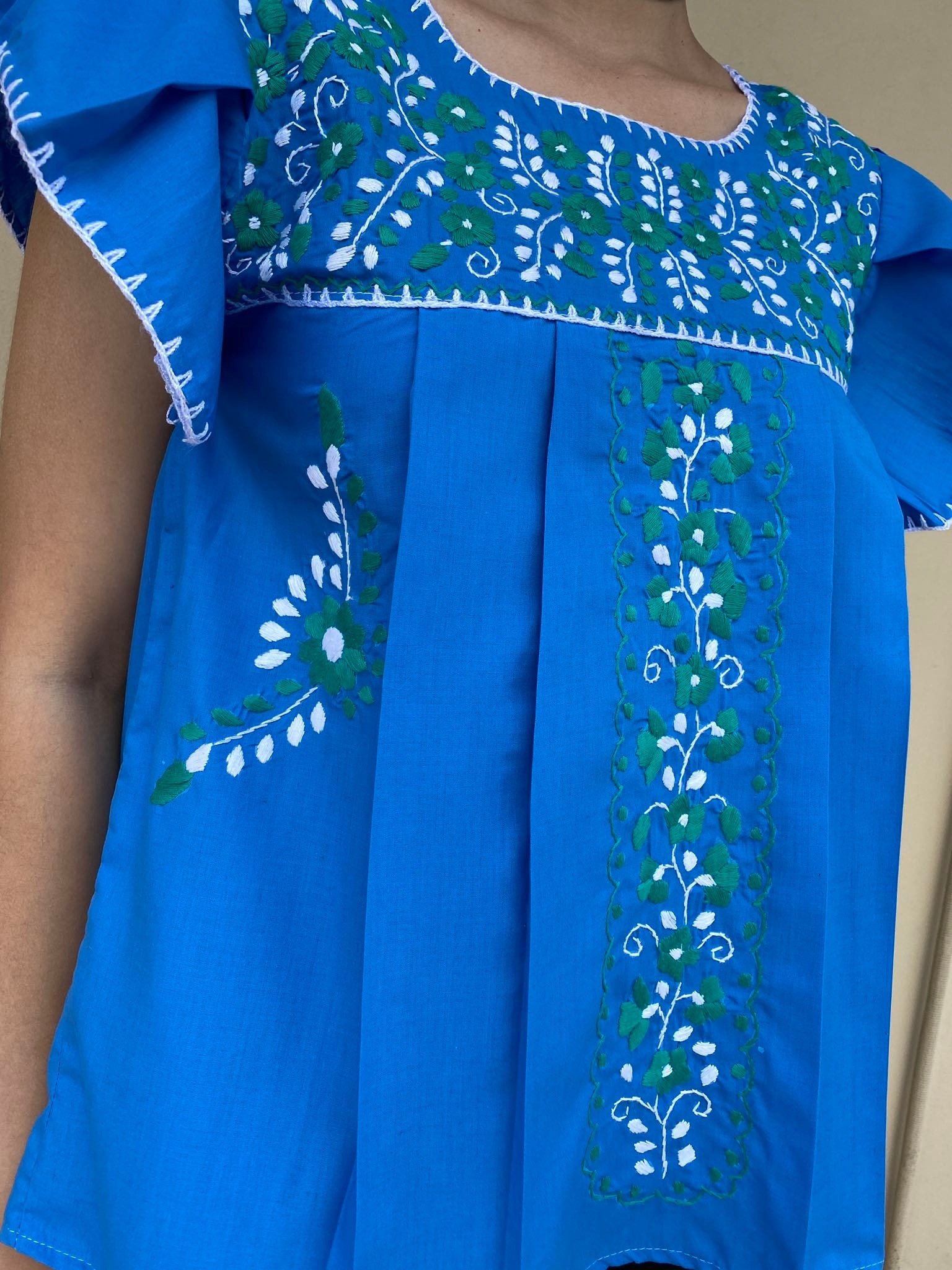 手刺繍の花柄サマートップス、ミディアムサイズのメキシコブラウス 