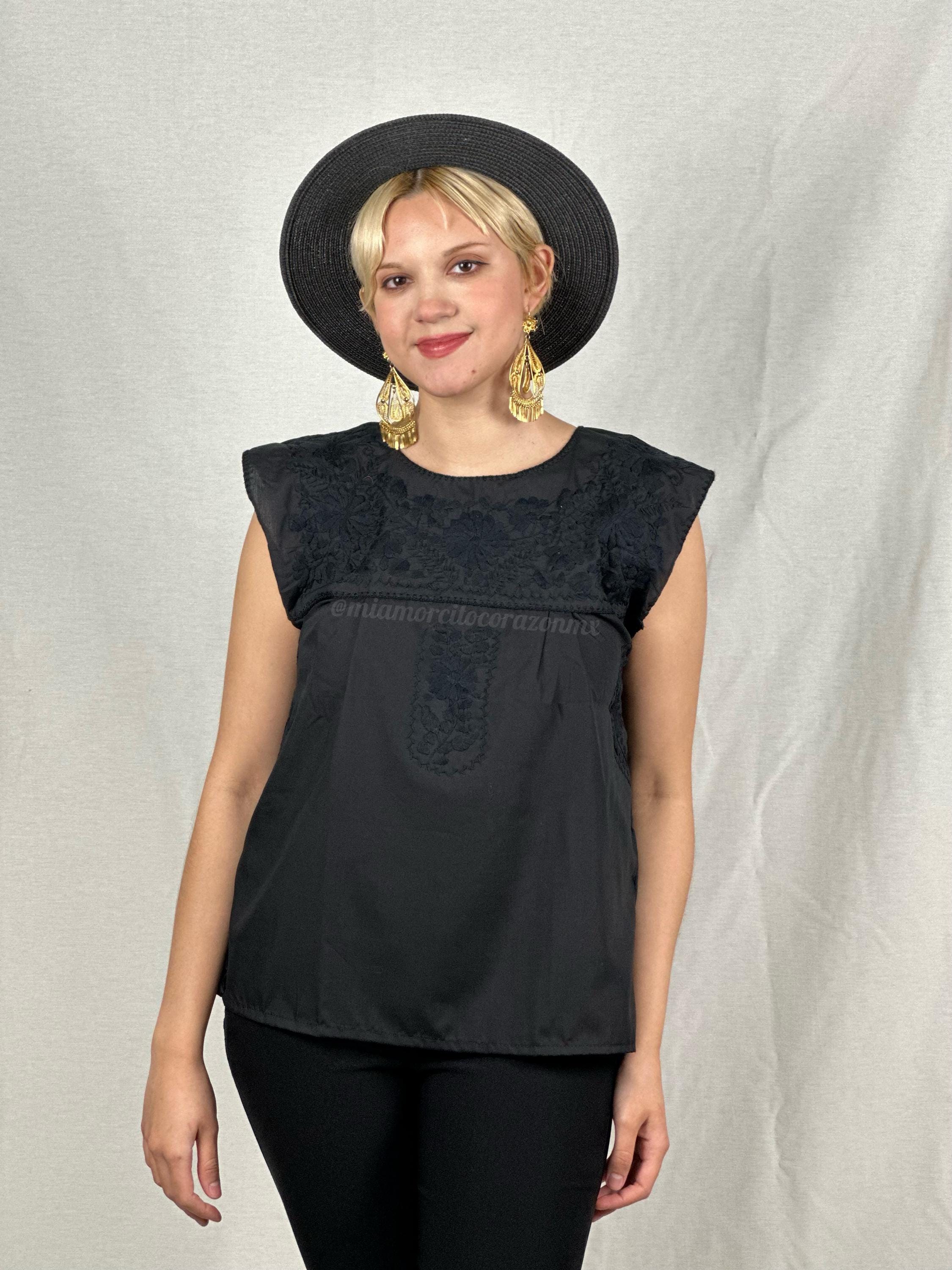 手刺繍の黒いメキシカンブラウス、黒い花柄のノースリーブトップス 