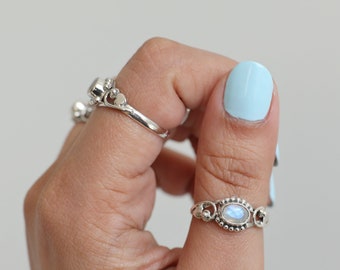 Oval Moonstone Silver Heart Ring - Faceted Stone Ring