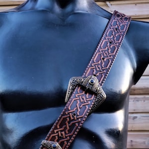 Double use leather belt, to use across the bust or as a normal belt. For LARP, COSPLAY, ATREZZO medieval viking pirate celtic wizard