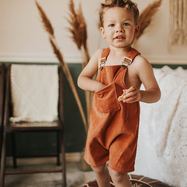 Corduroy overall voor kinderen | Kindershort of broektrui | Rompertje in haremstijl | Vintage stijl unisex kinderkleding | Familiefoto-outfit