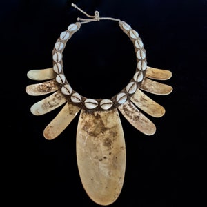 Tribal Bailer Shell Necklace 15.5", Women Fashion Jewelry, Ethnic Papua Home Decor Art