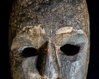 タルー族のシャーマンの悪魔払いのマスク、手彫りのネパールの儀式用