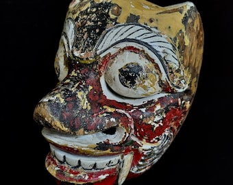 Maschera antica da danza giavanese: arte tribale dell'altopiano di Dieng, demone primitivo