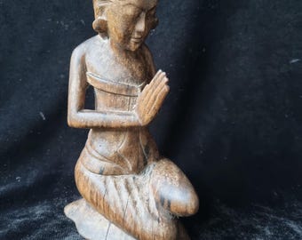 バリ島の木彫りの村の像、木彫り、彫刻、インドネシア・バリ島の芸術