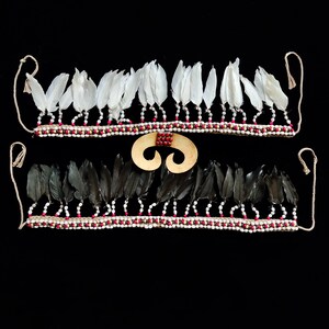 May include: A handmade wooden sign with the text "Welcome" in a playful font. The sign has a distressed white background and a dark brown border, ideal for a front door or entryway. The sign measures approximately 30 cm wide and 15 cm tall.