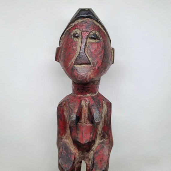 バウレ族の祖先像彫刻、赤い木彫りの像、アフリカの収集品アート