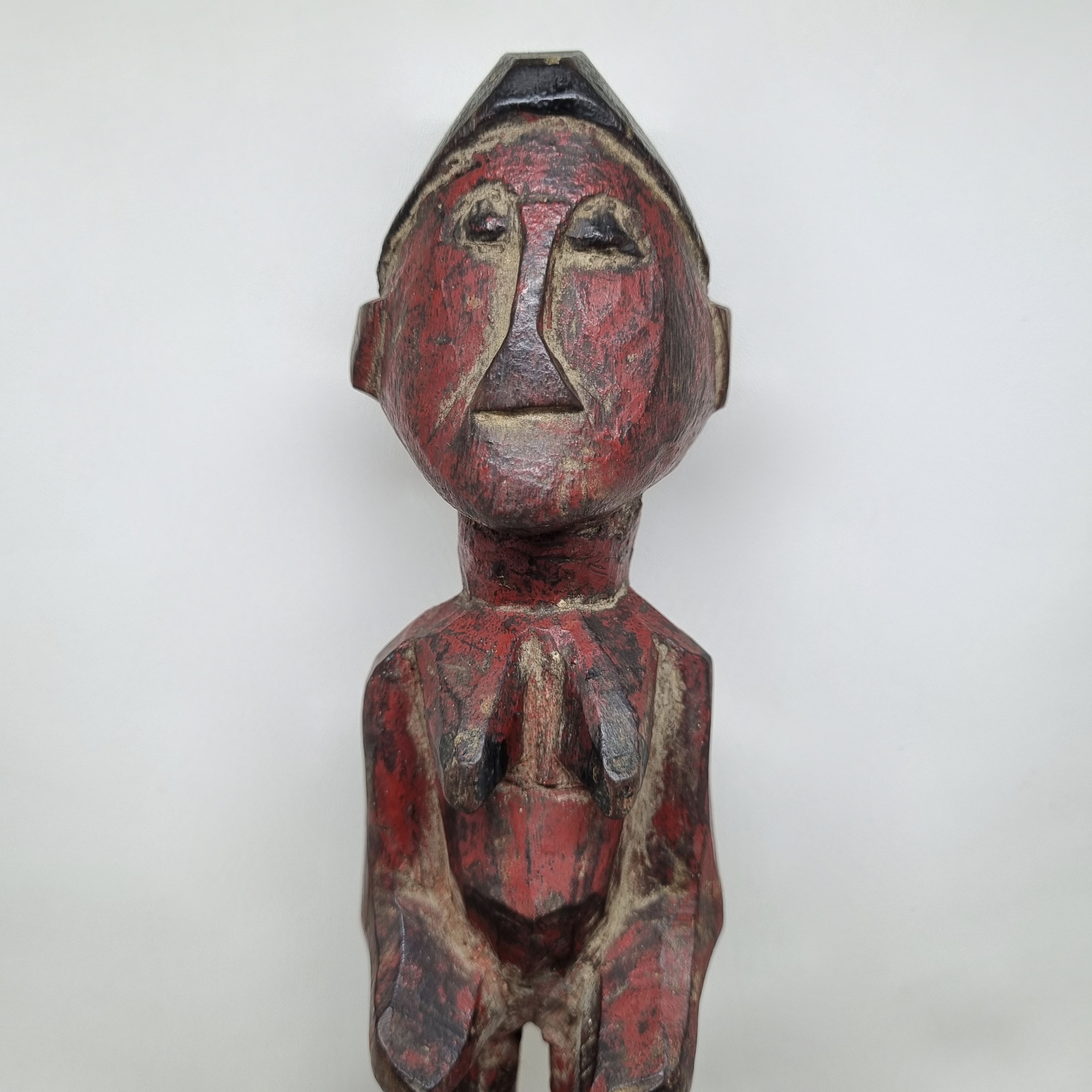 バウレ族の祖先像彫刻、赤い木彫りの像、アフリカの収集品アート