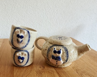 Stoneware design tea set; ceramic tea pot and tea cups with mafia style cat and mice