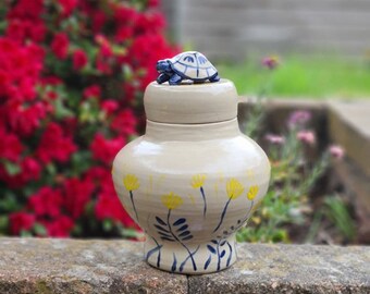 Particular ginger jar with a turtle on the lid