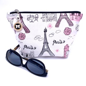 Bolsa com zíper da Torre Eiffel de Paris, totalmente forrada, levemente acolchoada. Torre Eiffel brilhante e brilhante, pingente de pérola em zíper preto e prateado.