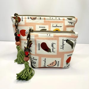 Bolsa com zíper para pacotes de sementes, bolsa para cosméticos, bolsa para projetos, pingente de vegetais, puxador de miçangas, borla de lã, bolsa totalmente forrada, 2 tamanhos. Presente feminino