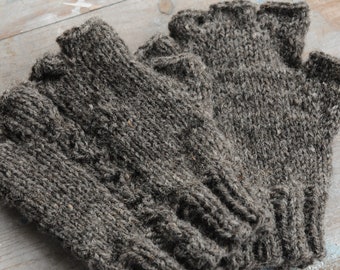 Hand-knitted fisherman's gloves