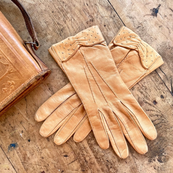 Vintage kid leather driving gloves, 40s 50s soft caramel brown, ladies size 7.5