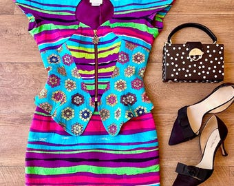 Traje de minifalda peplum de brocado de algodón a rayas arcoíris de Christian Lacroix, estilo vintage de los años 90, talla XXS.