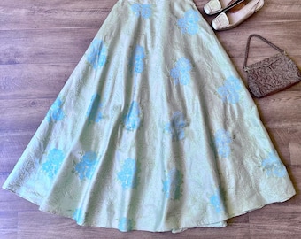 Falda larga de noche Lehenga vintage de los años 60 en verde pistacho y azul hielo, brocado metálico, talla mediana.