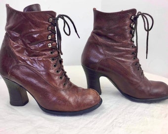 Vintage Spanish tan leather laced ankle boots with Louis xv heel, size 36 / 5.5 | handmade | El Dantes | Victorian style