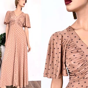 Vintage 1970s maxi | 70s polyester a-line hostess gown | vtg flutter sleeve dress | tan bow print | size 8 size 10 small