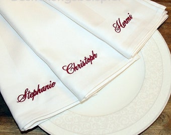 Serviette aus 100% Baumwolle mit Name bestickt