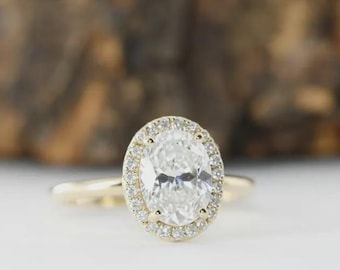 Oval Diamond Engagement Ring in 14k Yellow Gold